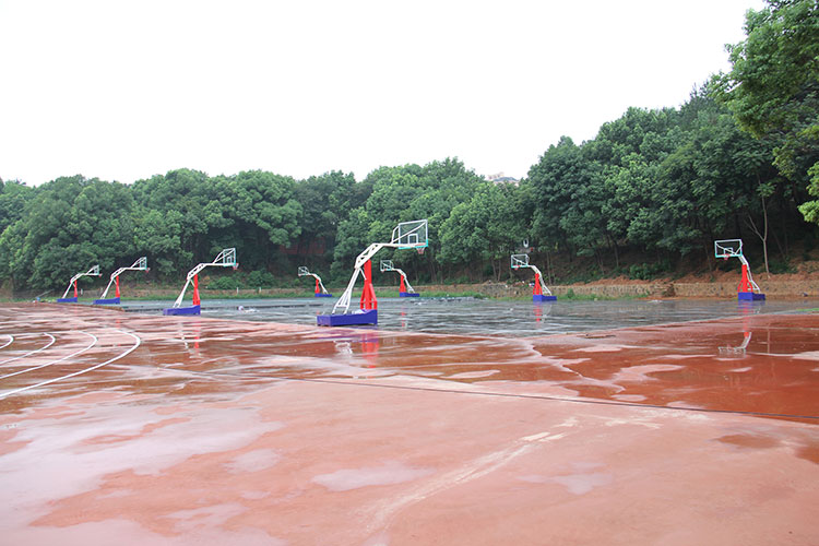 
长沙市蓝天科技中等职业学校篮球场