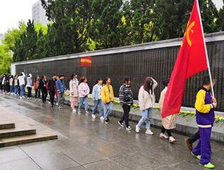 株洲英泰软件职业技术学校清明节缅怀革命先烈活动
