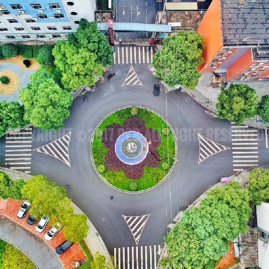 
湖南省水利水电建设工程学校校园门口鸟瞰图