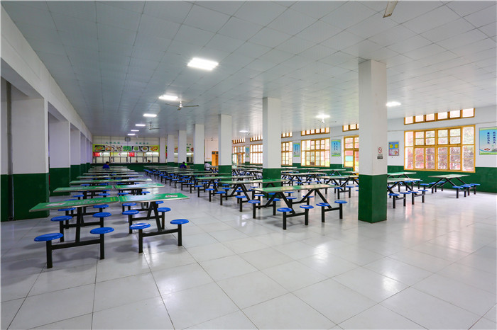 
湖南省工业贸易学校食堂