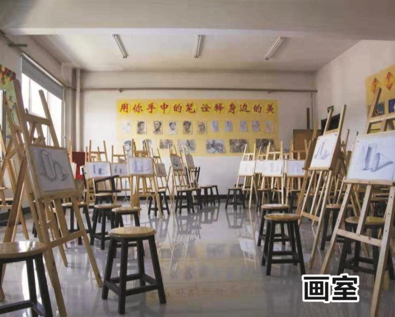 
湖南曙光电子信息职业技术学校画室