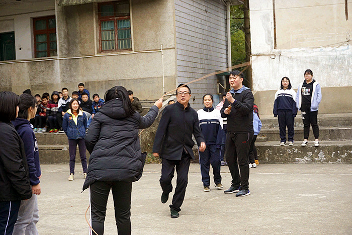 湖南曙光电子信息职业技术学校跳绳比赛