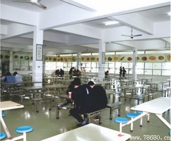 
湘潭科技职业技术学校食堂