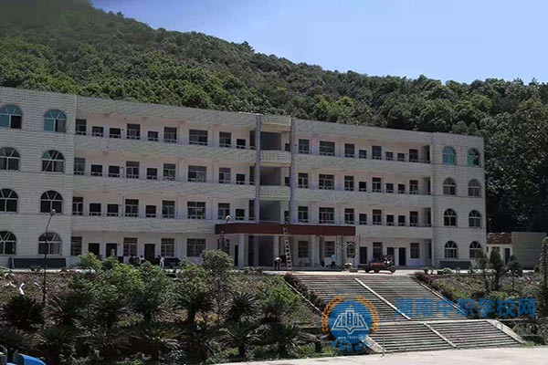 岳阳市新青年职业技术学校教学楼