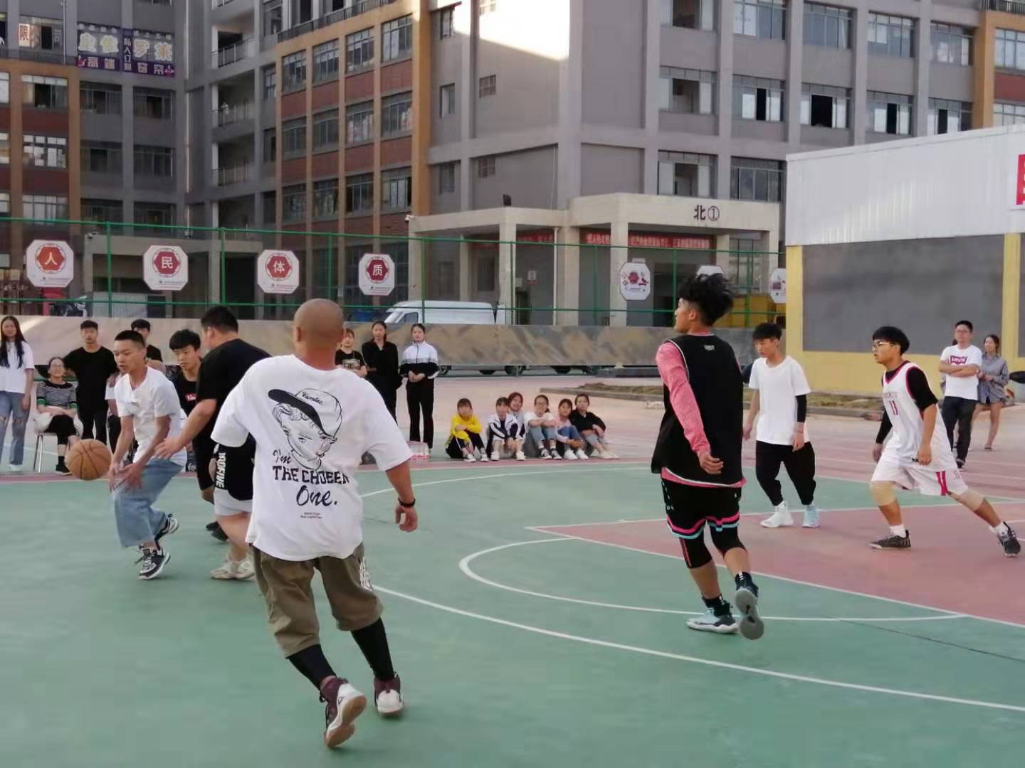 我校第五届校园篮球赛，“篮”不住你的风采！