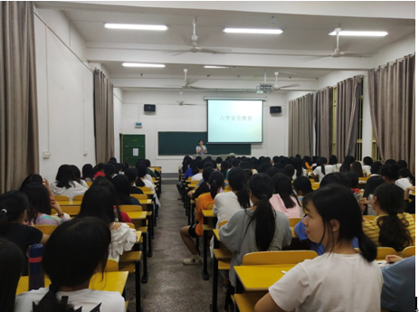 
邵阳市卫生学校开展“入学安全教育”主题班会活动
